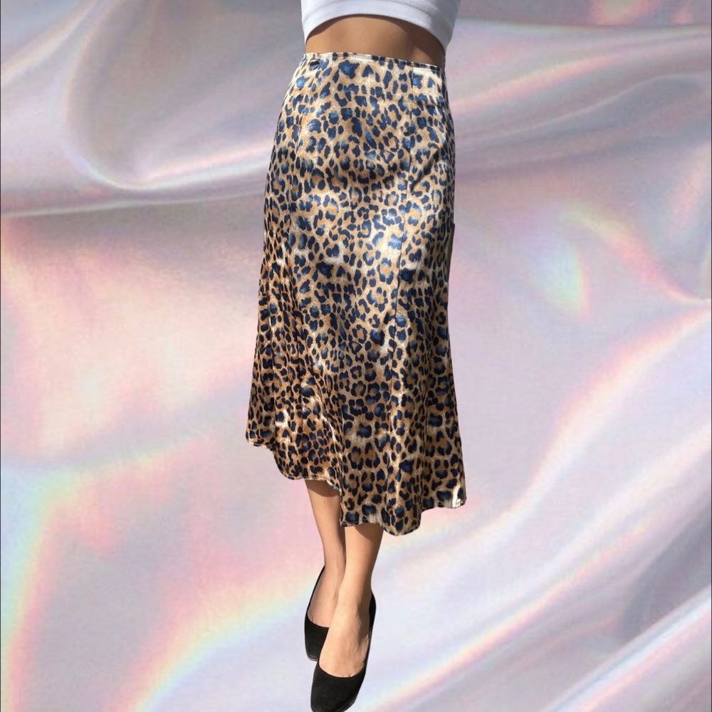 Lulu’s leopard print midi skirt!